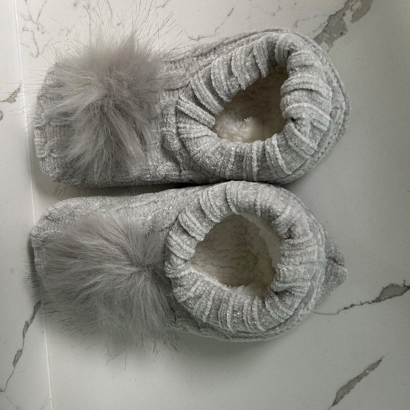 Totes Women’s Slippers Grey Cable Knit US Small - Picture 4 of 5